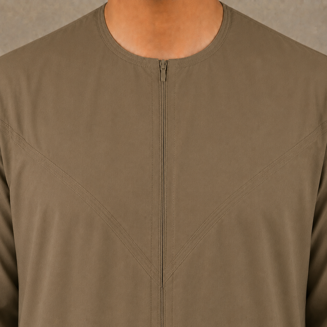 Taupe Brown cotton-look men's zip jubba without tassel – neckline detail