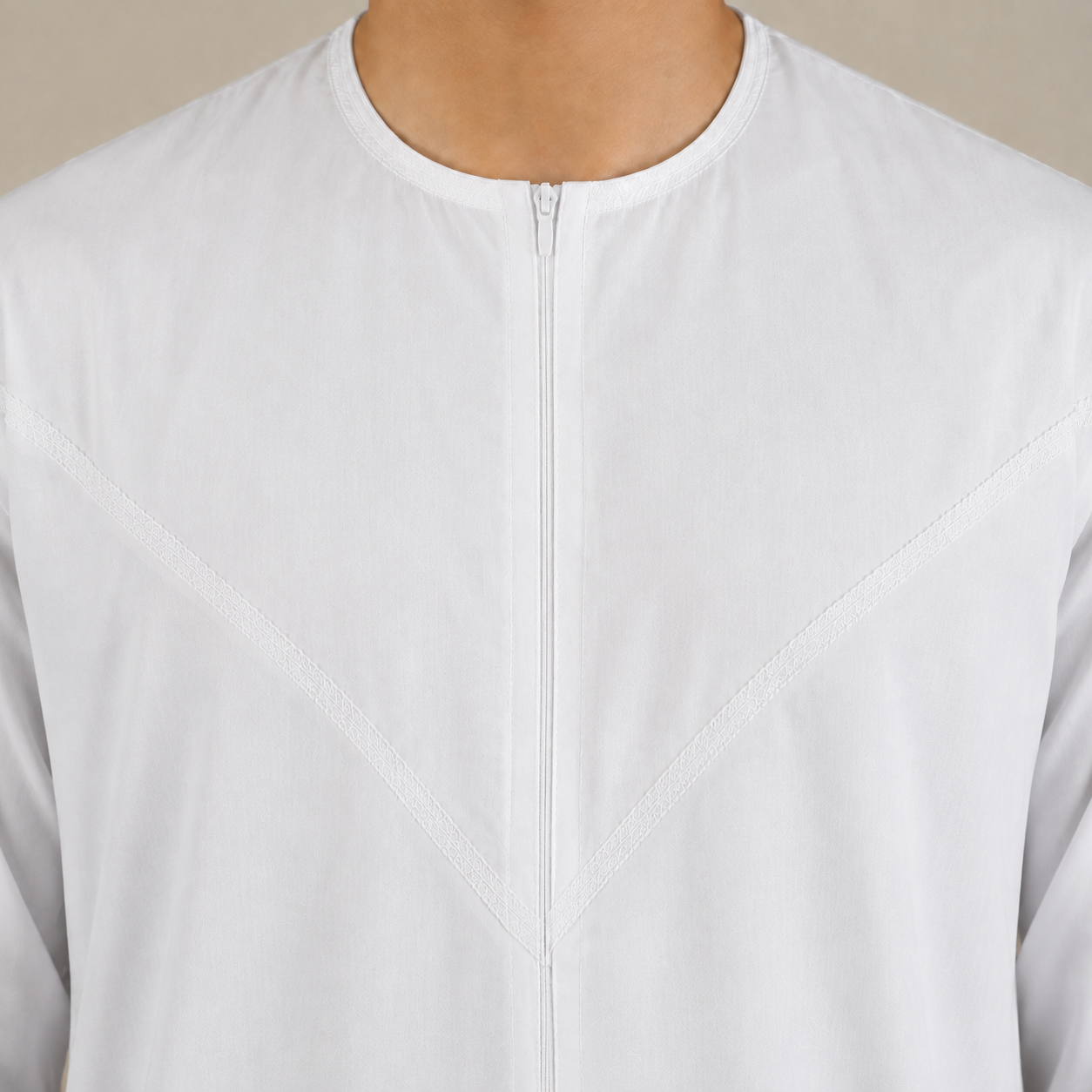 White cotton-look men's jubba – zip neckline detail