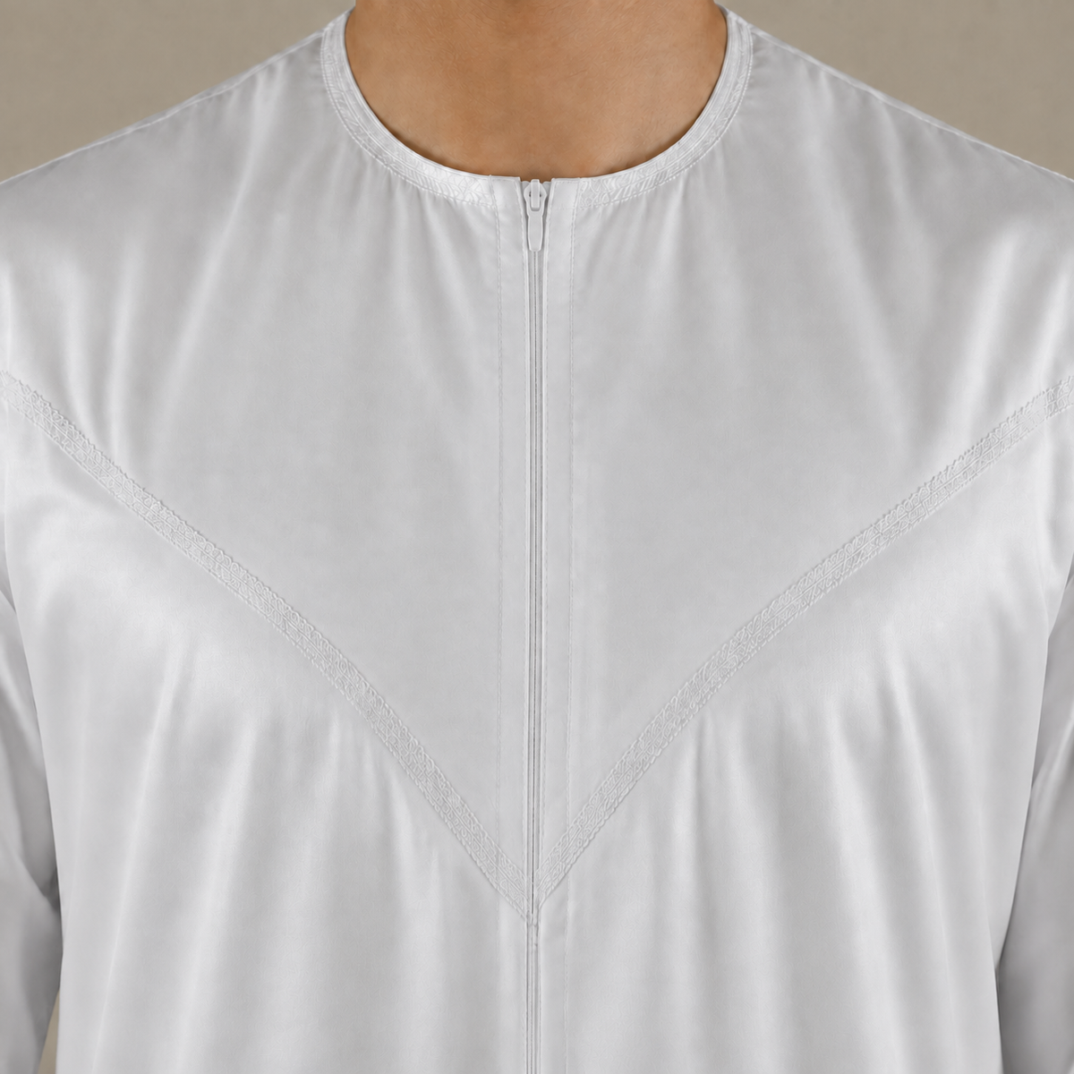 Silky white men's jubba thobe – zipped neckline detail
